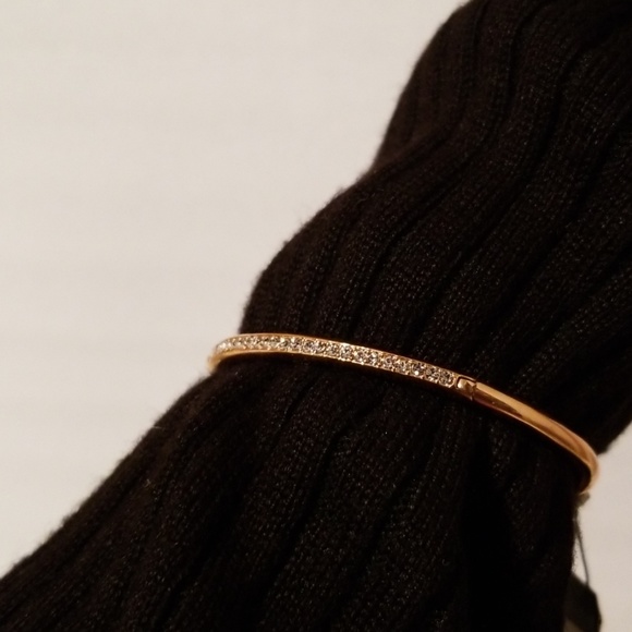 NWT!! Rosegold Bracelet and Earrings Set - Picture 8 of 8